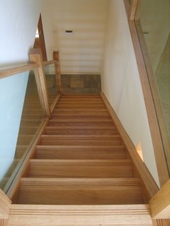 Oak Staircase Stainless Steel Riser Bars Glass Balustrading