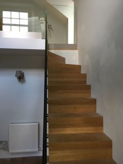 solid wooden oak 80mm thick treads structural glass balustrade