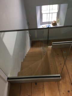 Solid Oak 80mm Thick Treads Risers Structural Glass Balustrade 