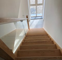Solid Ash Closed Tread Staircase Glass Balustrade 